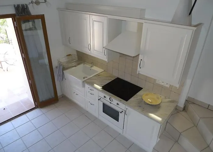 아파트 Lou Marcelou - Two *